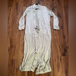 Skims jacquard silver robe size small